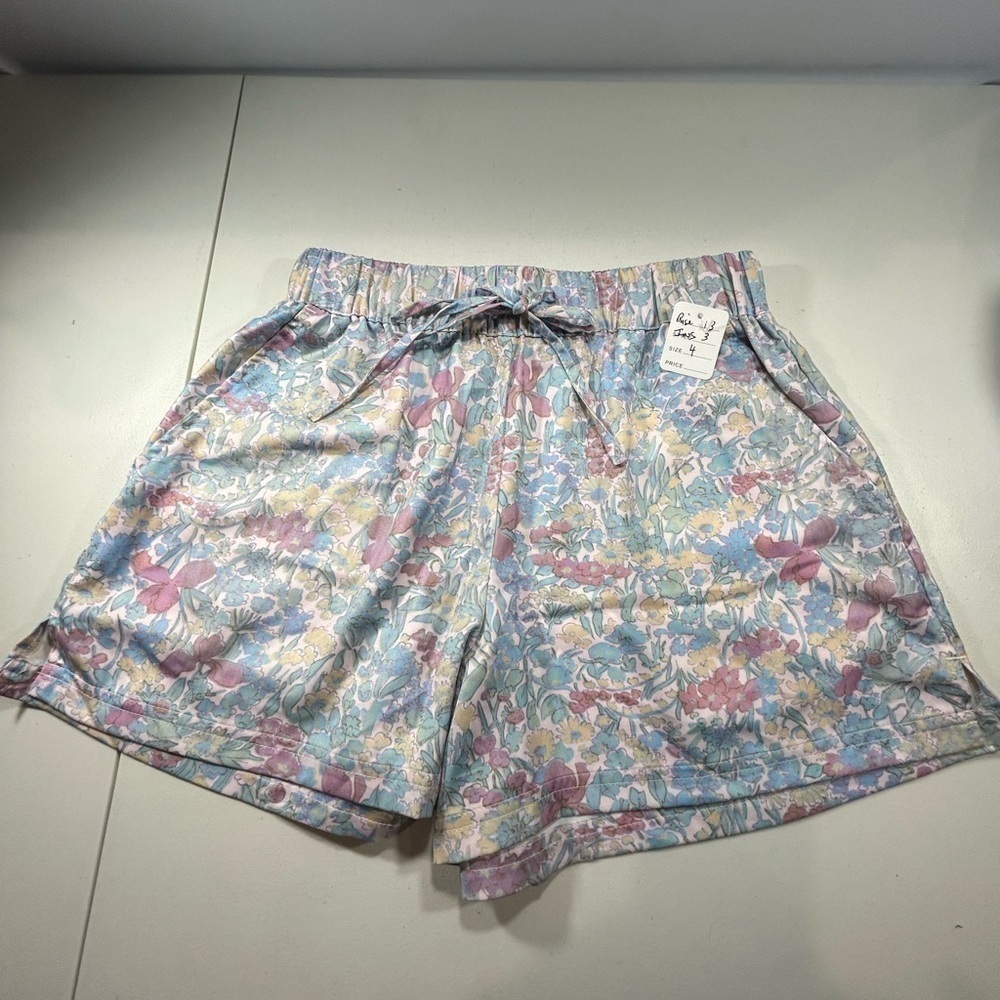 D15.18 ASOS women’s Sz 4 floral print shorts with pockets.